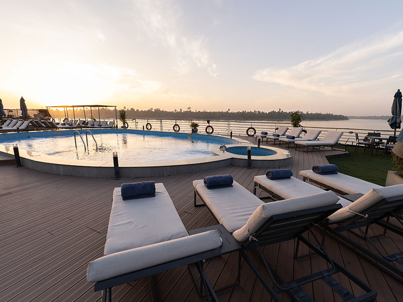 The Royal Signature – Poolbereich