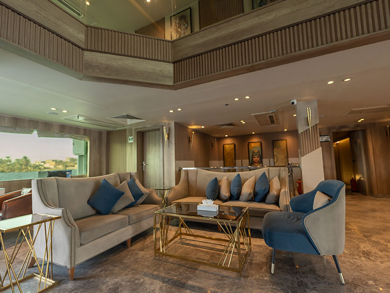 The Royal Signature – Bar