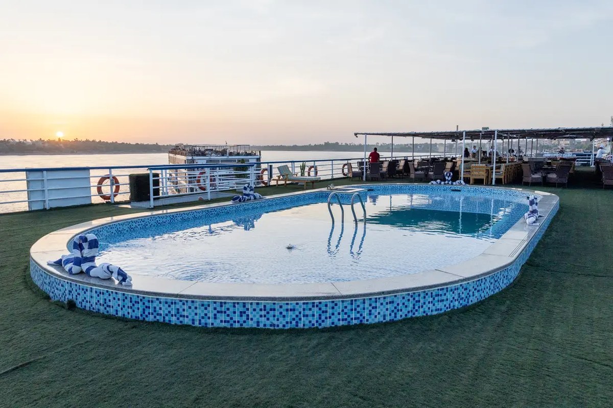 M/S Hapi V – Pool auf dem Sonnendeck