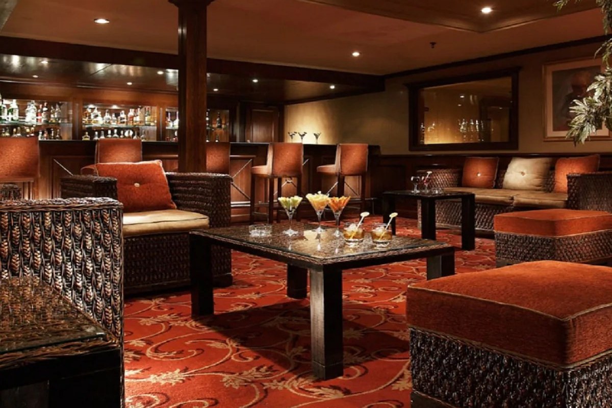 JAZ Crown Jubilee – Lounge-Bar