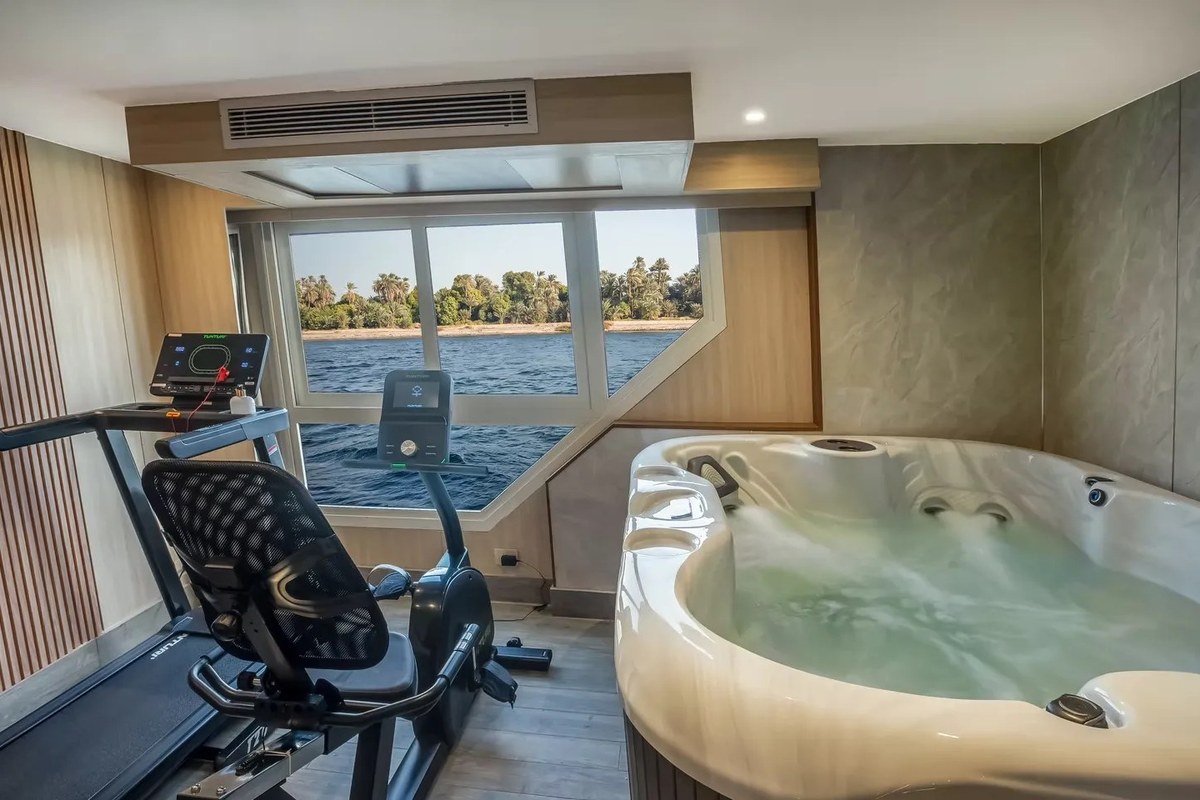 M/S Renaissance – Jacuzzi